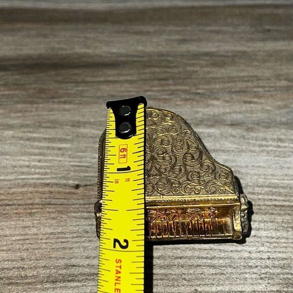 VTG AVON Solid Compact Baby Grand Piano Gold Tone Embossed Ornate Trinket Box - Picture 8 of 9